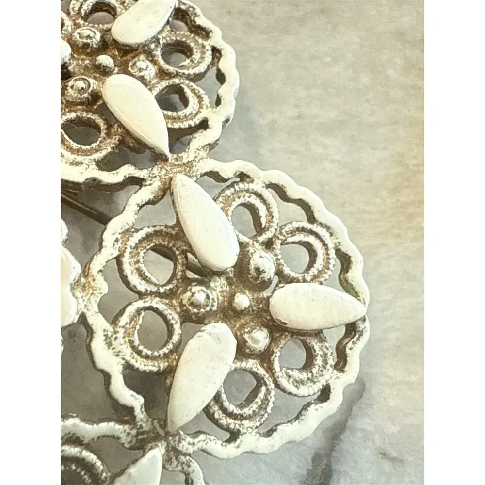 Vintage‎ Florenza ? Enamel Brooch Lace Cream White Gold Tone